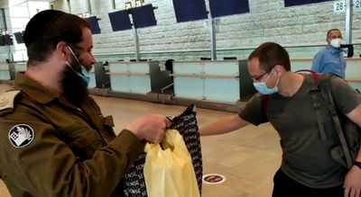 כך העבירו תפילין לאירופה הנצורה • תיעוד