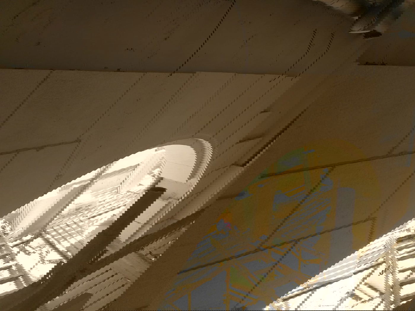 תקרת גבס ומסגרות עץ חדשות בבית המדרש בבני ברק