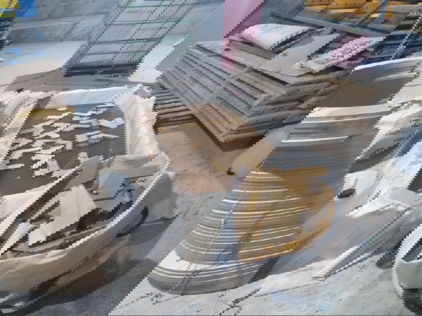 תקרת גבס ומסגרות עץ חדשות בבית המדרש בבני ברק