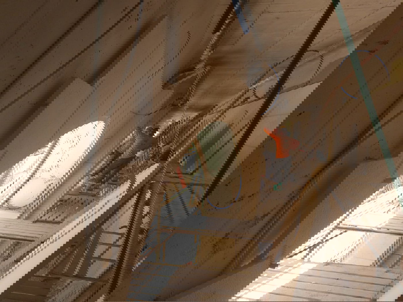 תקרת גבס ומסגרות עץ חדשות בבית המדרש בבני ברק