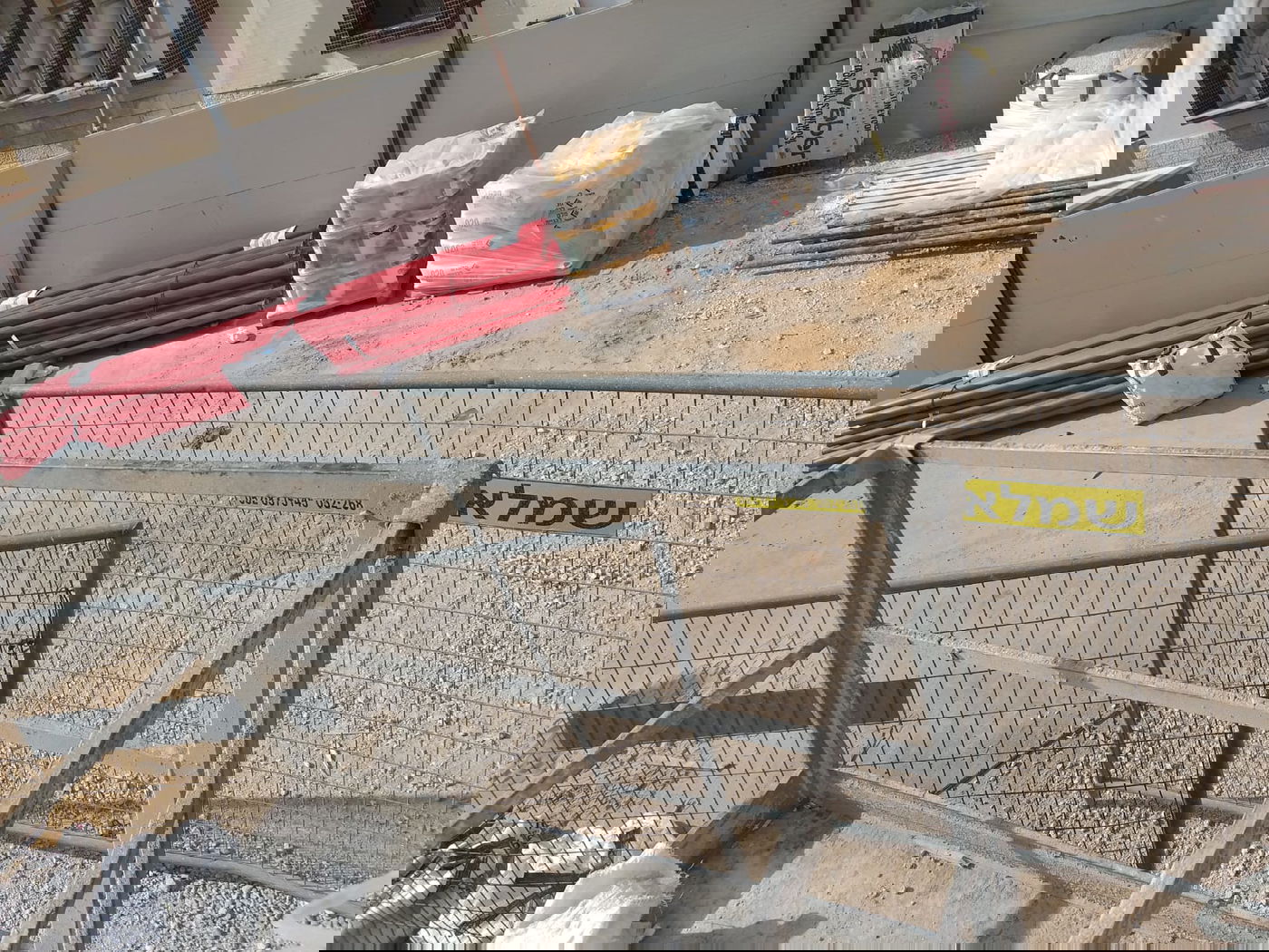 תקרת גבס ומסגרות עץ חדשות בבית המדרש בבני ברק