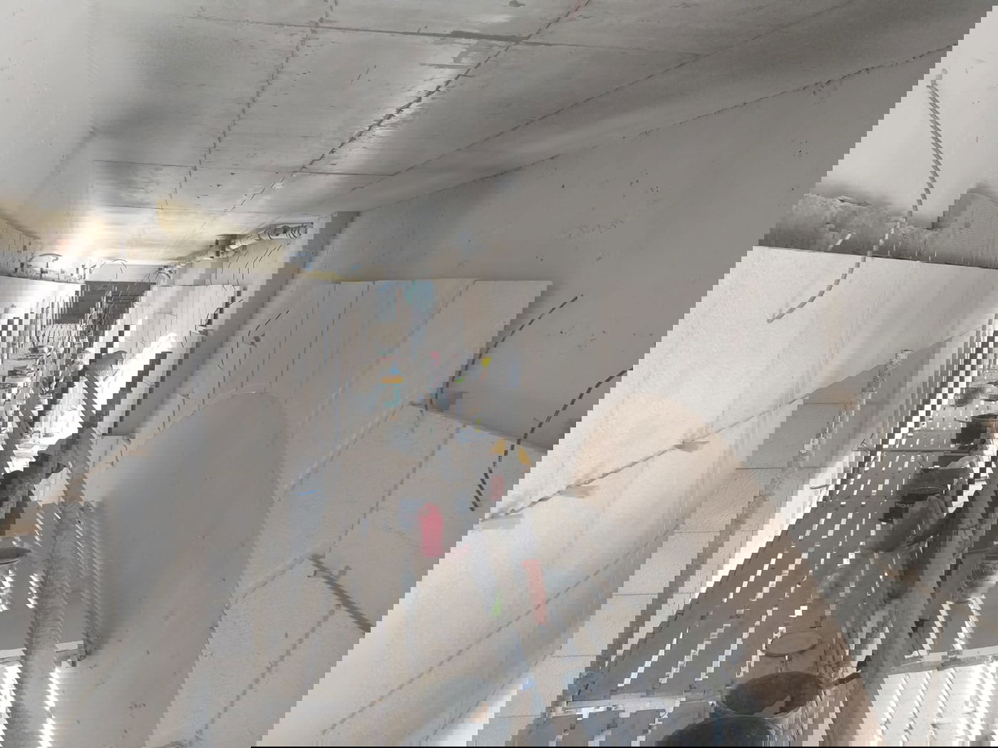 תקרת גבס ומסגרות עץ חדשות בבית המדרש בבני ברק