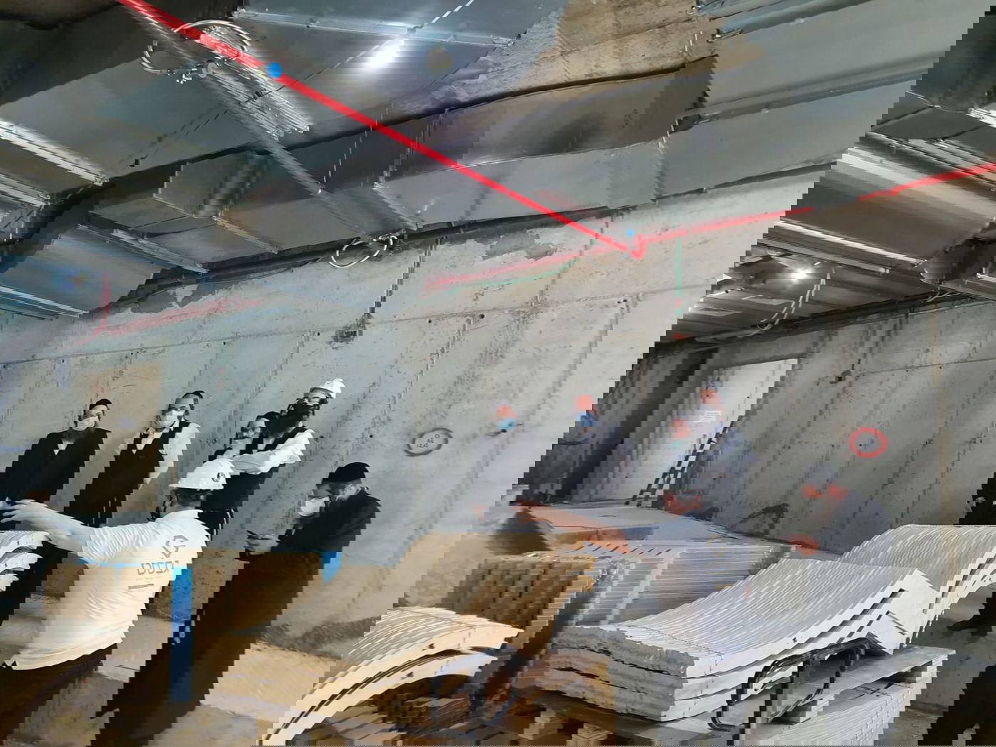 תקרת גבס ומסגרות עץ חדשות בבית המדרש בבני ברק