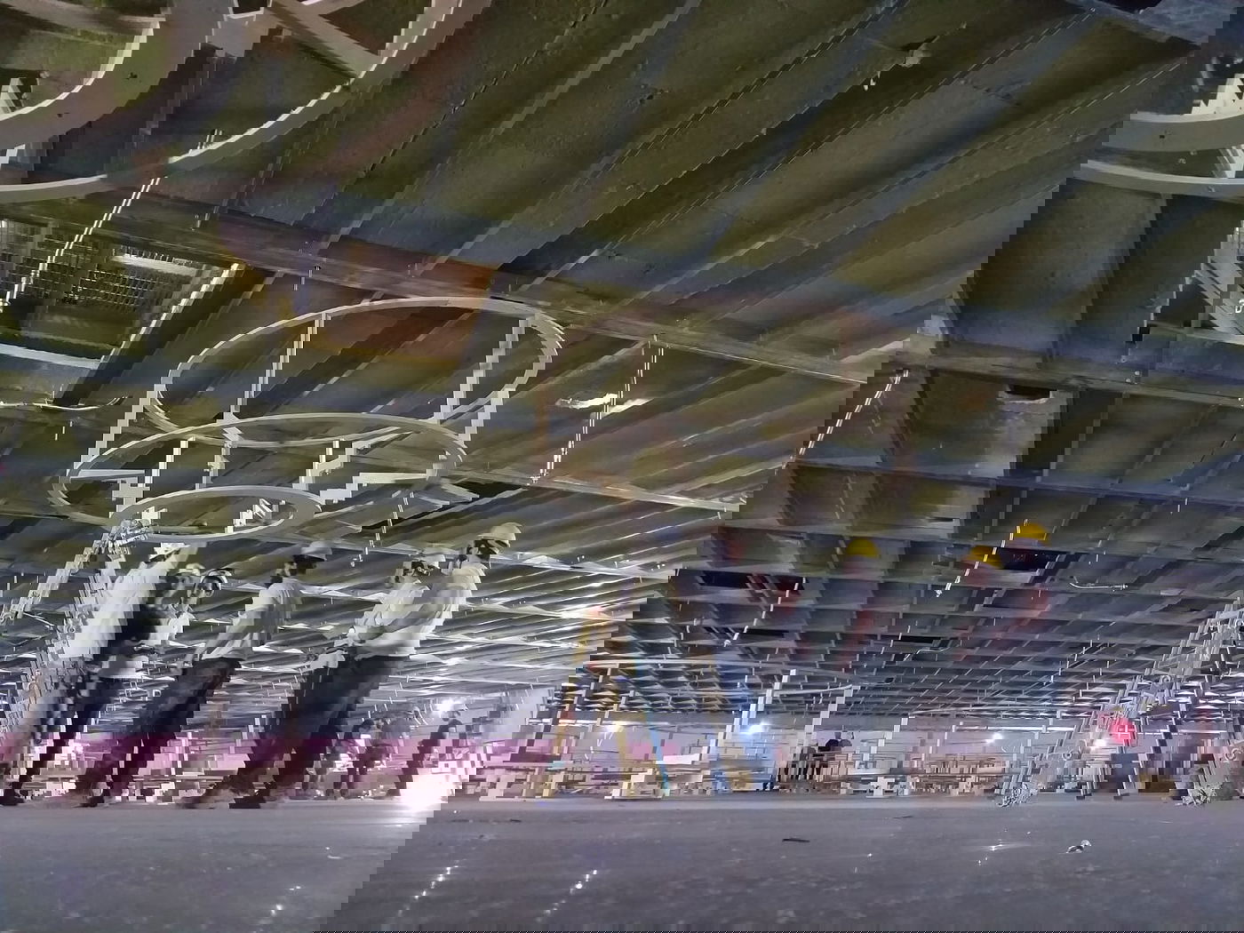 תקרת גבס ומסגרות עץ חדשות בבית המדרש בבני ברק