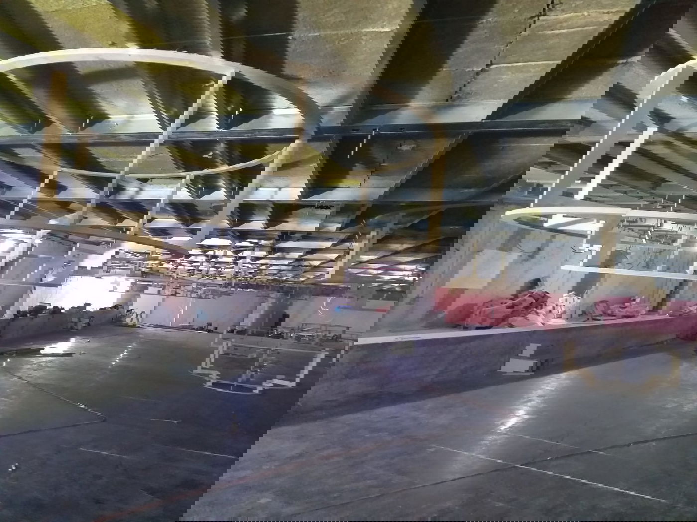 תקרת גבס ומסגרות עץ חדשות בבית המדרש בבני ברק