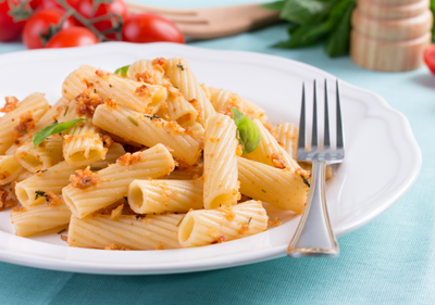 לא תרגישו שזה פרווה: פסטה עם פירורי לחם - שילוב מנצח של רכות ופריכות