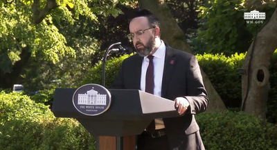 הרב סאדווין נושא דברים בנוכחות הנשיא טראמפ