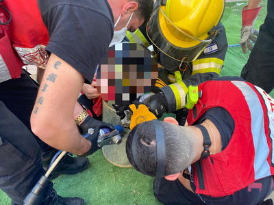 בית שמש: ילדה נלכדה בתוך פח אשפה קטן