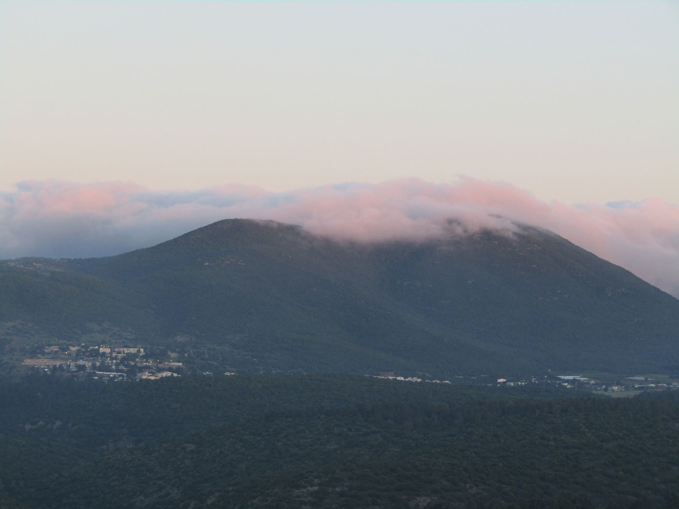 כך נראה הבוקר הר מירון - מהעיר צפת • צפו