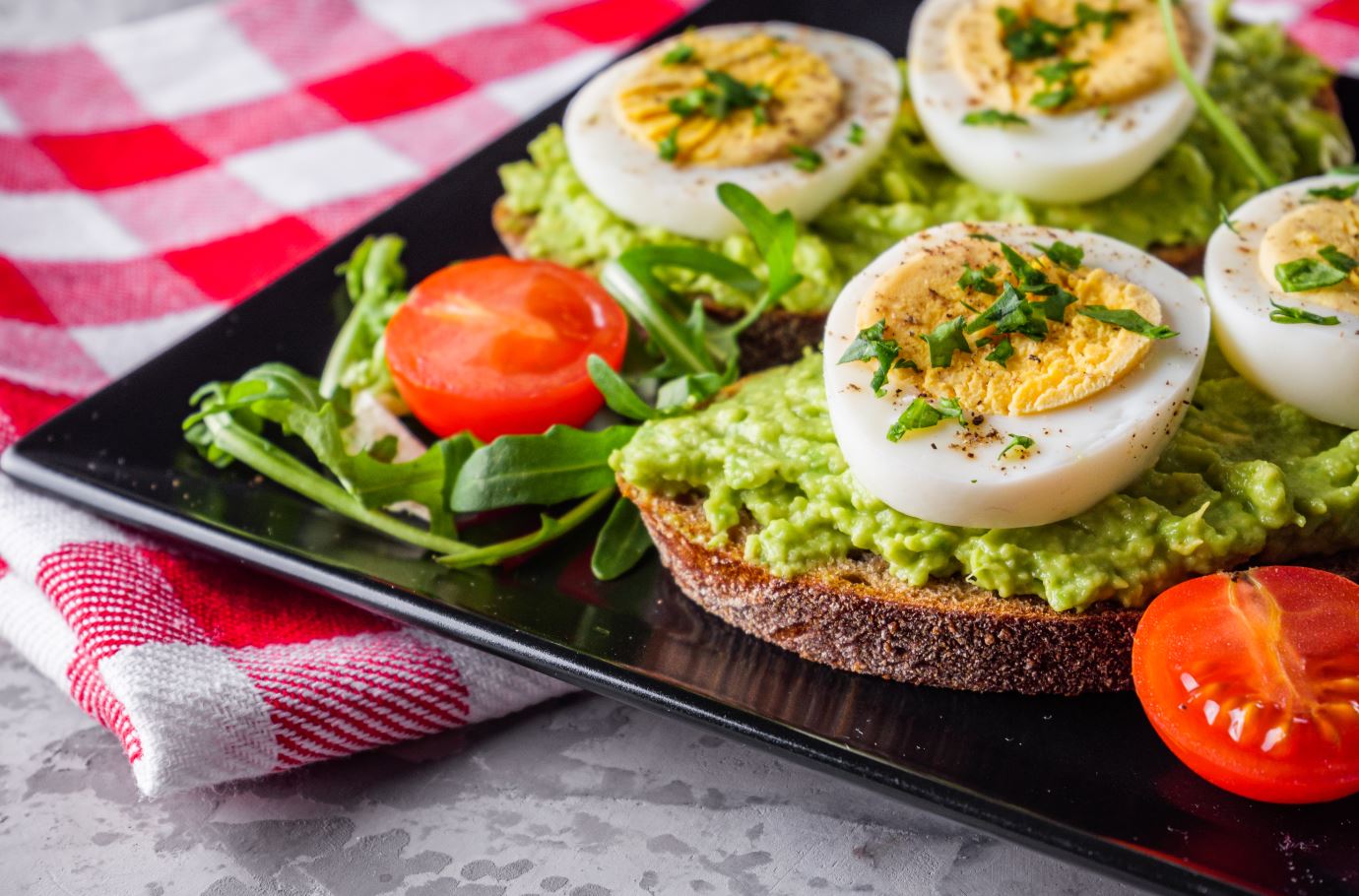 עם או בלי קליפה: השיטה הכי טובה לאחסון ביצים קשות