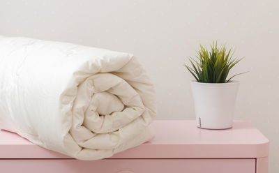 רוצים לכבס את שמיכות הפוך שלכם? זה מה שצריך לדעת