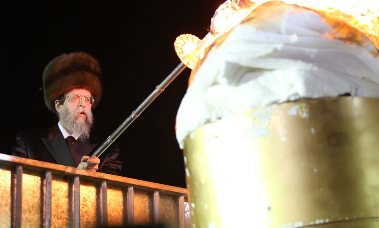 האדמו"ר מבאיאן, בהדלקה בשנה שעברה