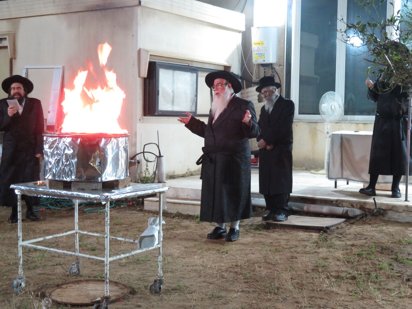 ל"ג בעומר בצאנז: עם חץ וקשת, בלי חלאקה