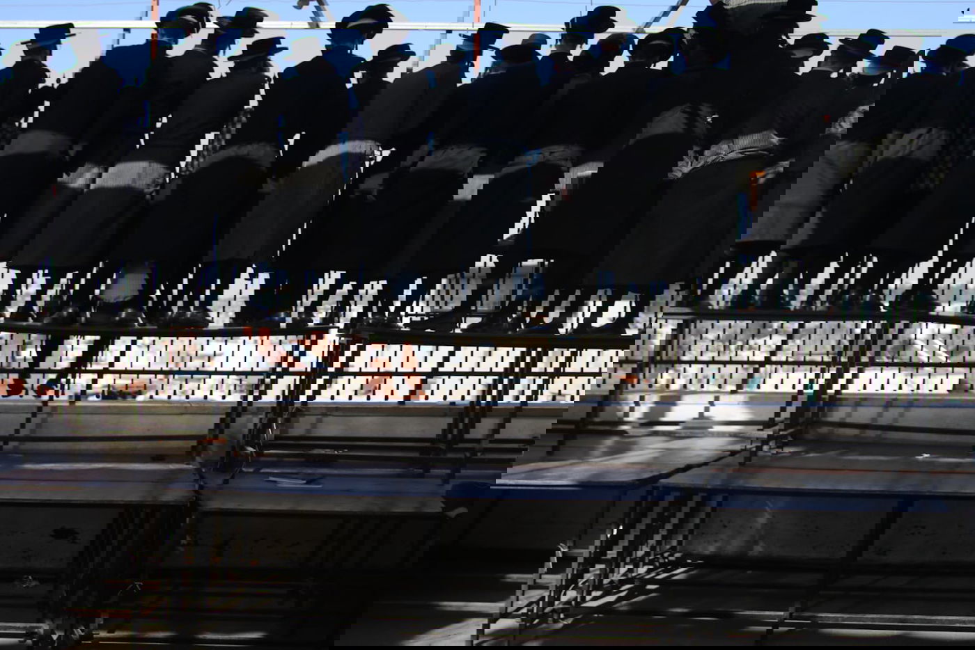 הרבי מתולדות אהרן הדליק על הגג; החסידים שרו מהגגות • צפו