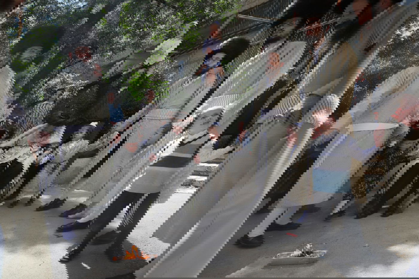 מרגש: החלאקה של הנכדים לניצול השואה