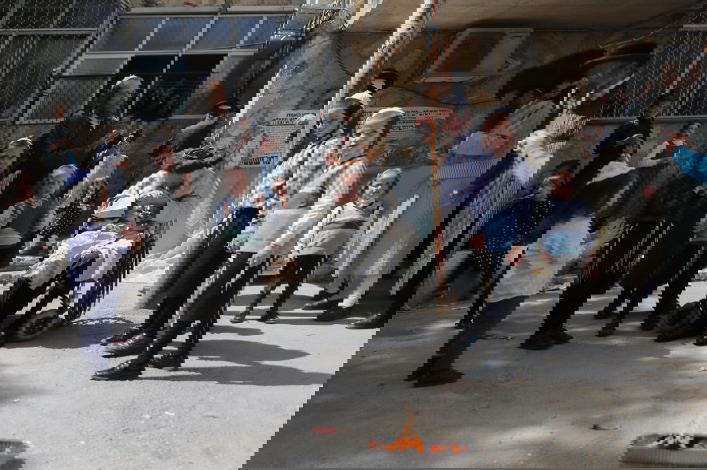 מרגש: החלאקה של הנכדים לניצול השואה