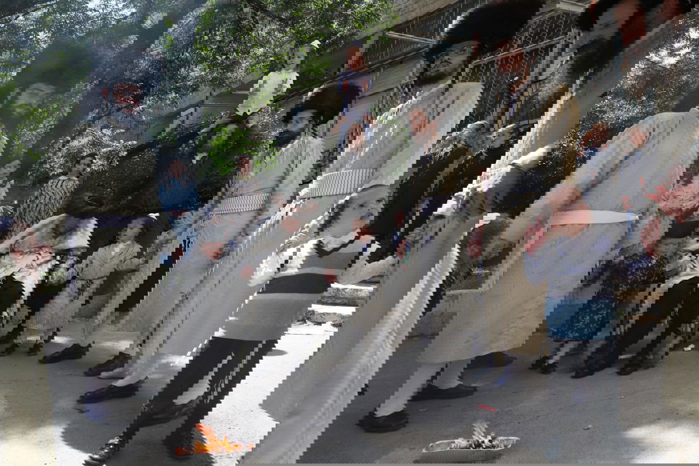 מרגש: החלאקה של הנכדים לניצול השואה