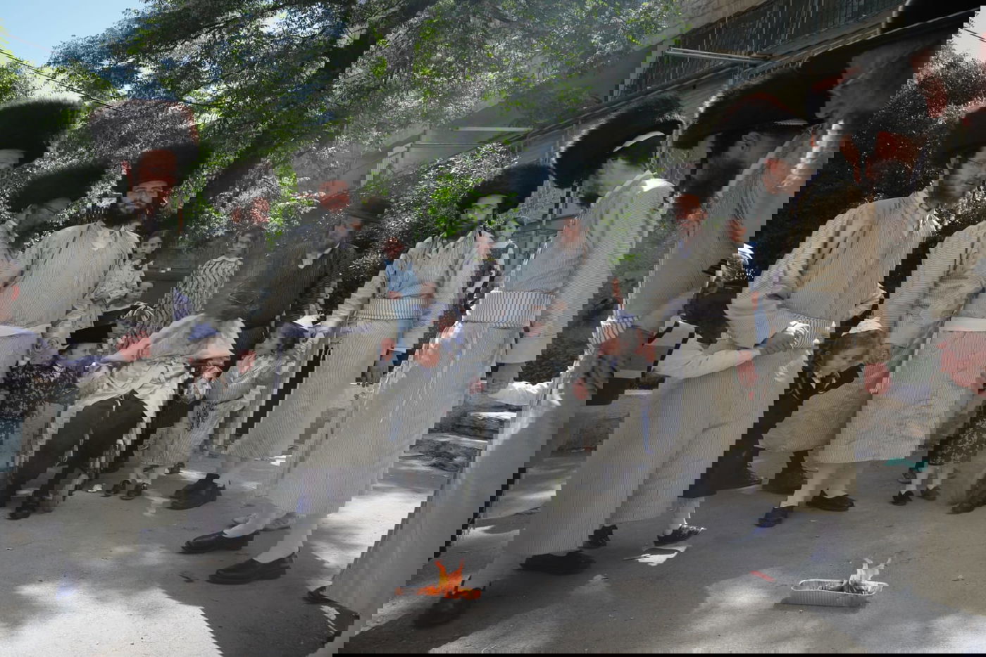 מרגש: החלאקה של הנכדים לניצול השואה