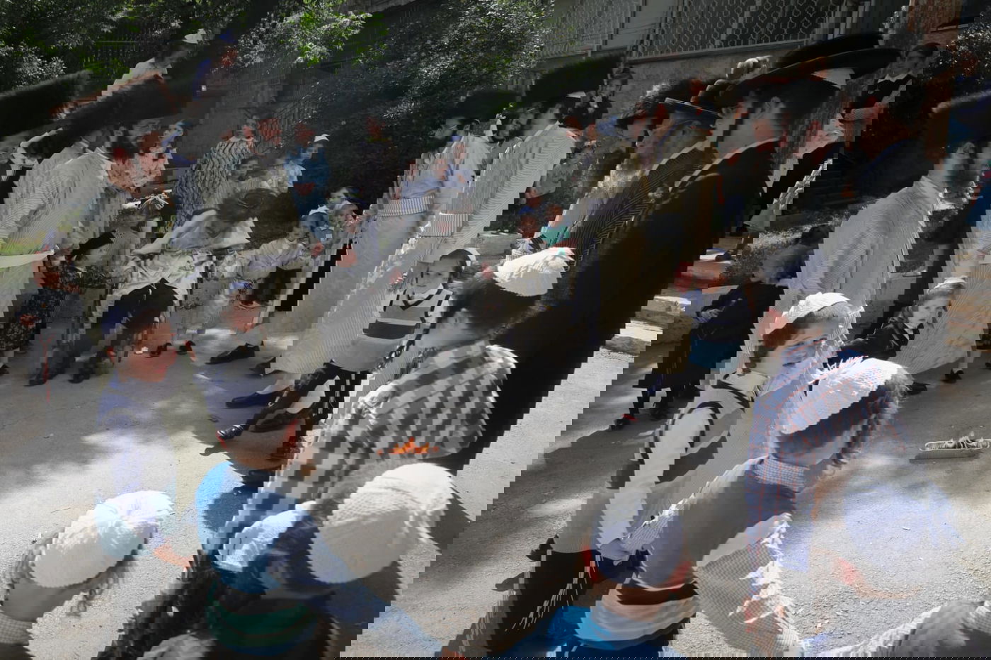 מרגש: החלאקה של הנכדים לניצול השואה