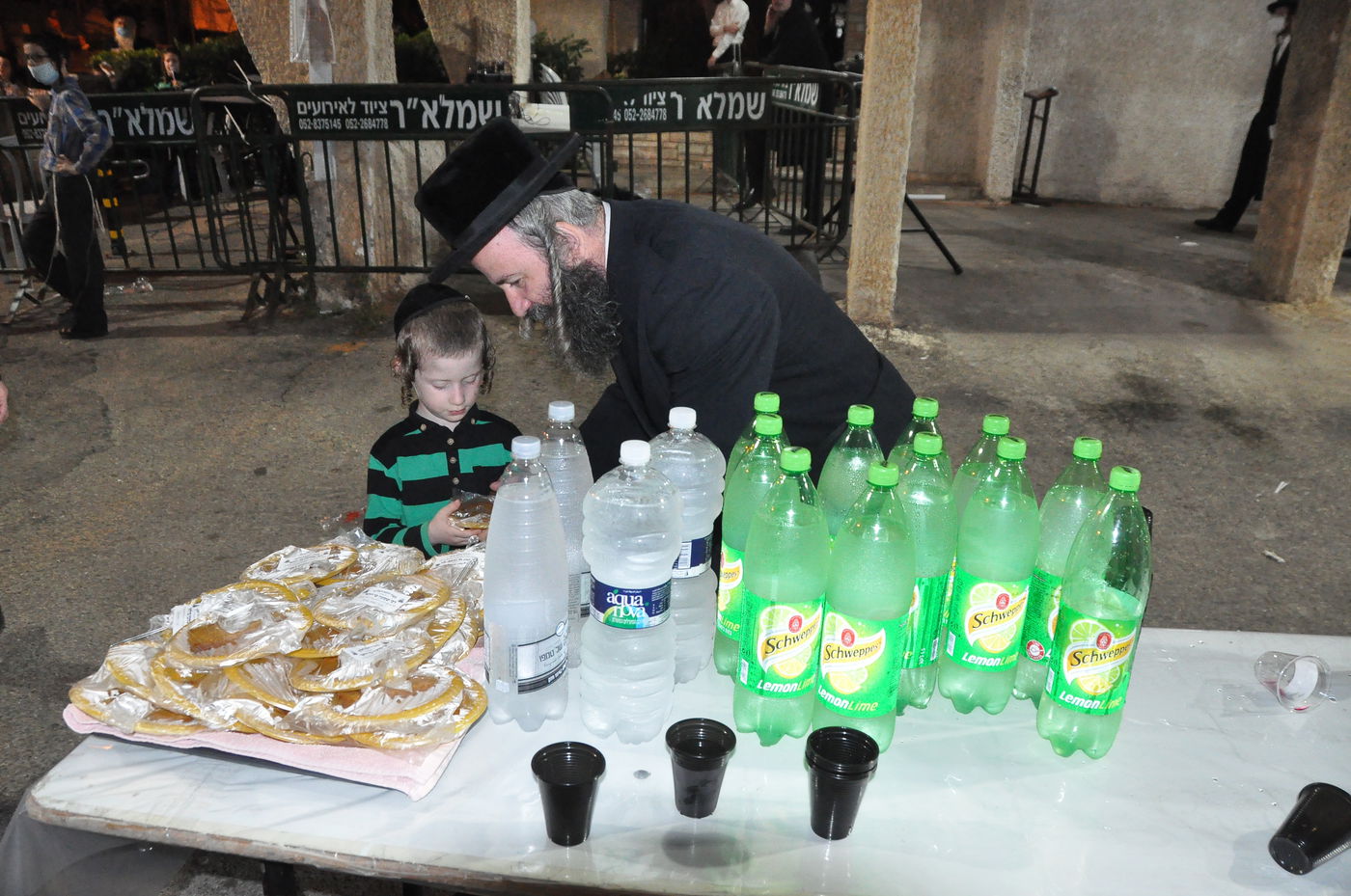 בחצרות וללא הרבי: מעמד ההדלקה בקרית ויז'ניץ בבני ברק