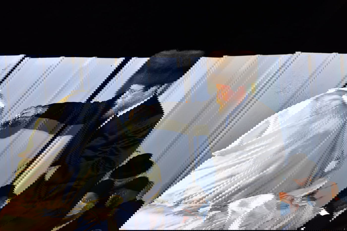 ההדלקה של האדמו"ר מבאיאן במירון • צפו