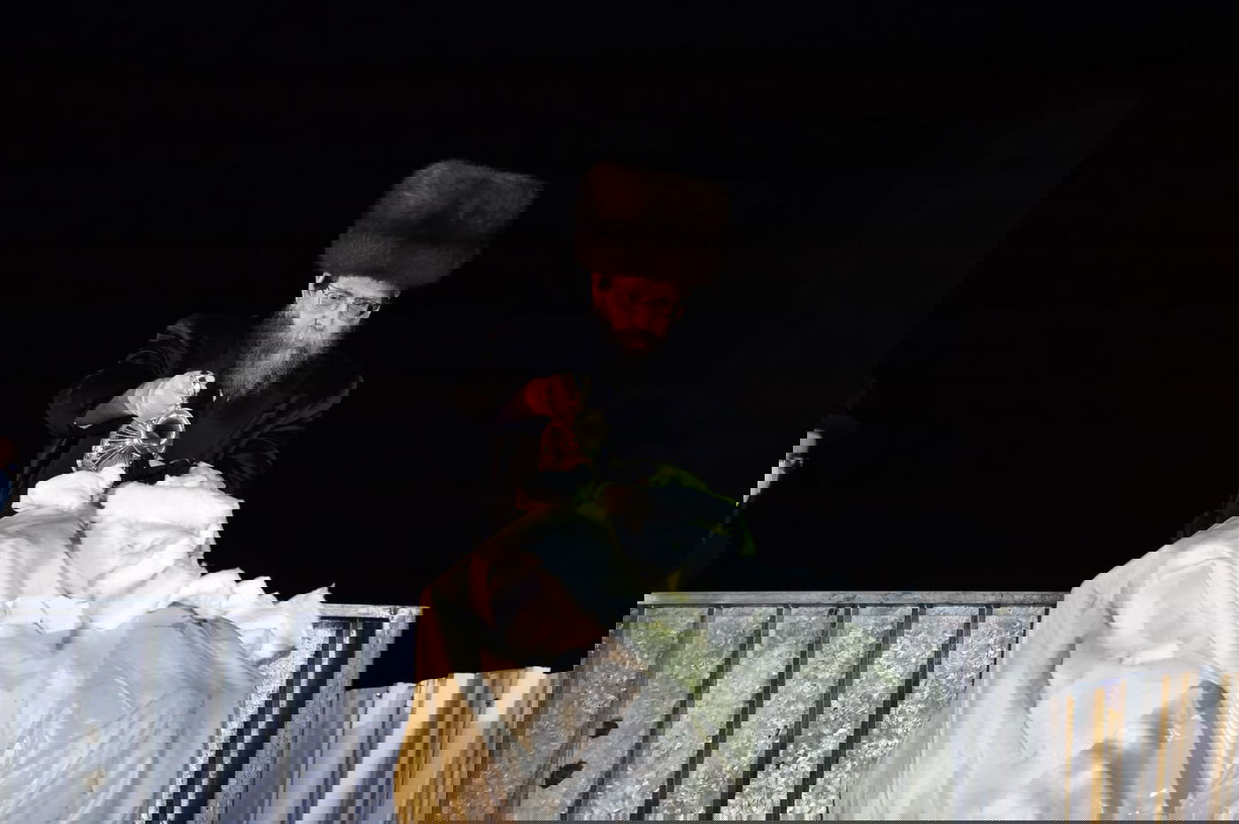 ההדלקה של האדמו"ר מבאיאן במירון • צפו