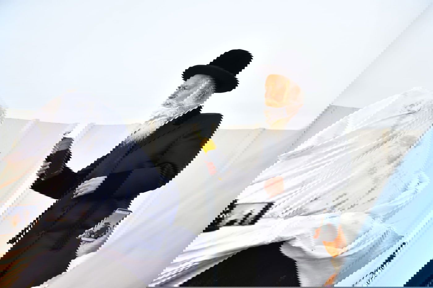 ההדלקה של האדמו"ר מבאיאן במירון • צפו