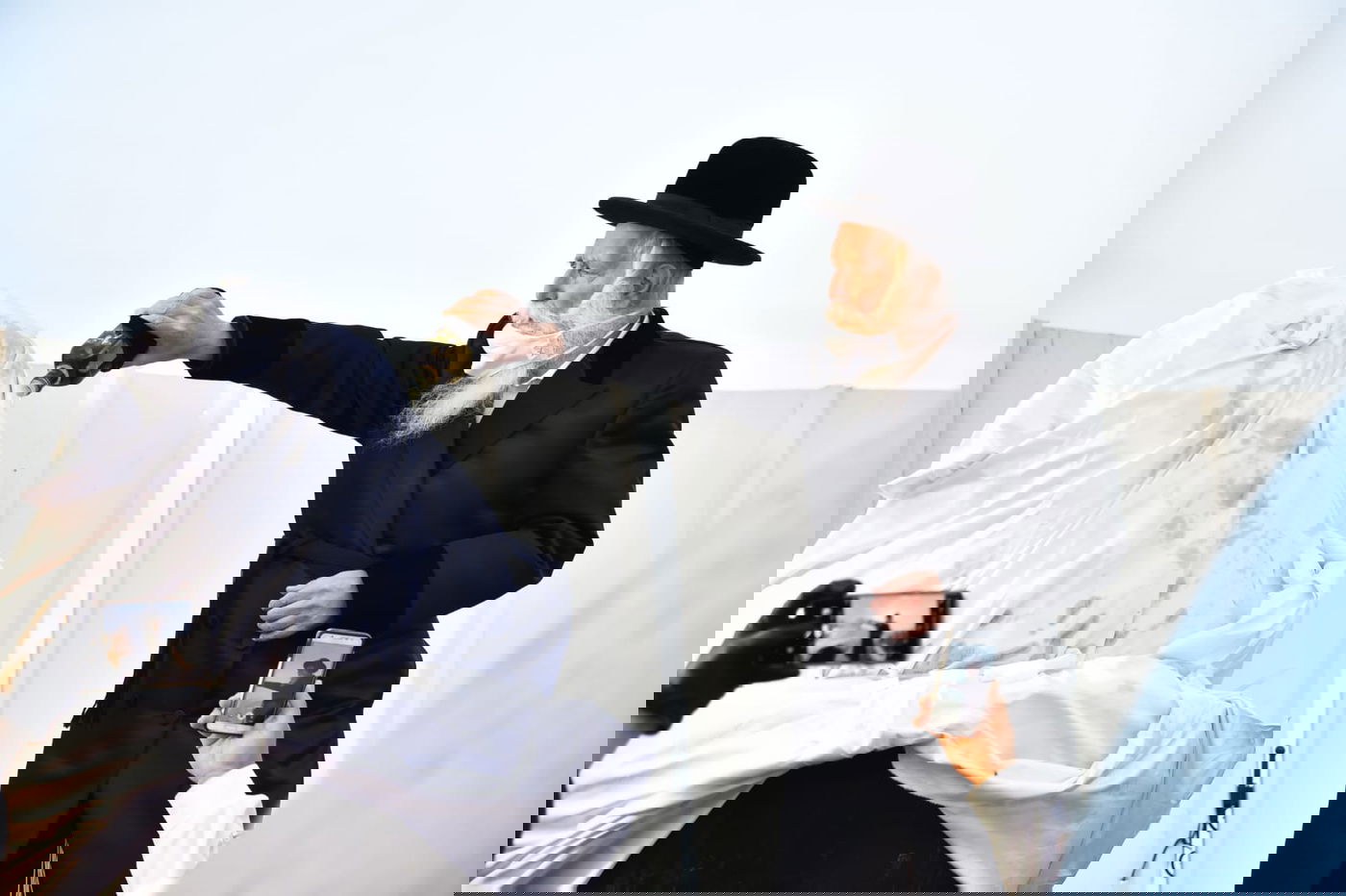 ההדלקה של האדמו"ר מבאיאן במירון • צפו