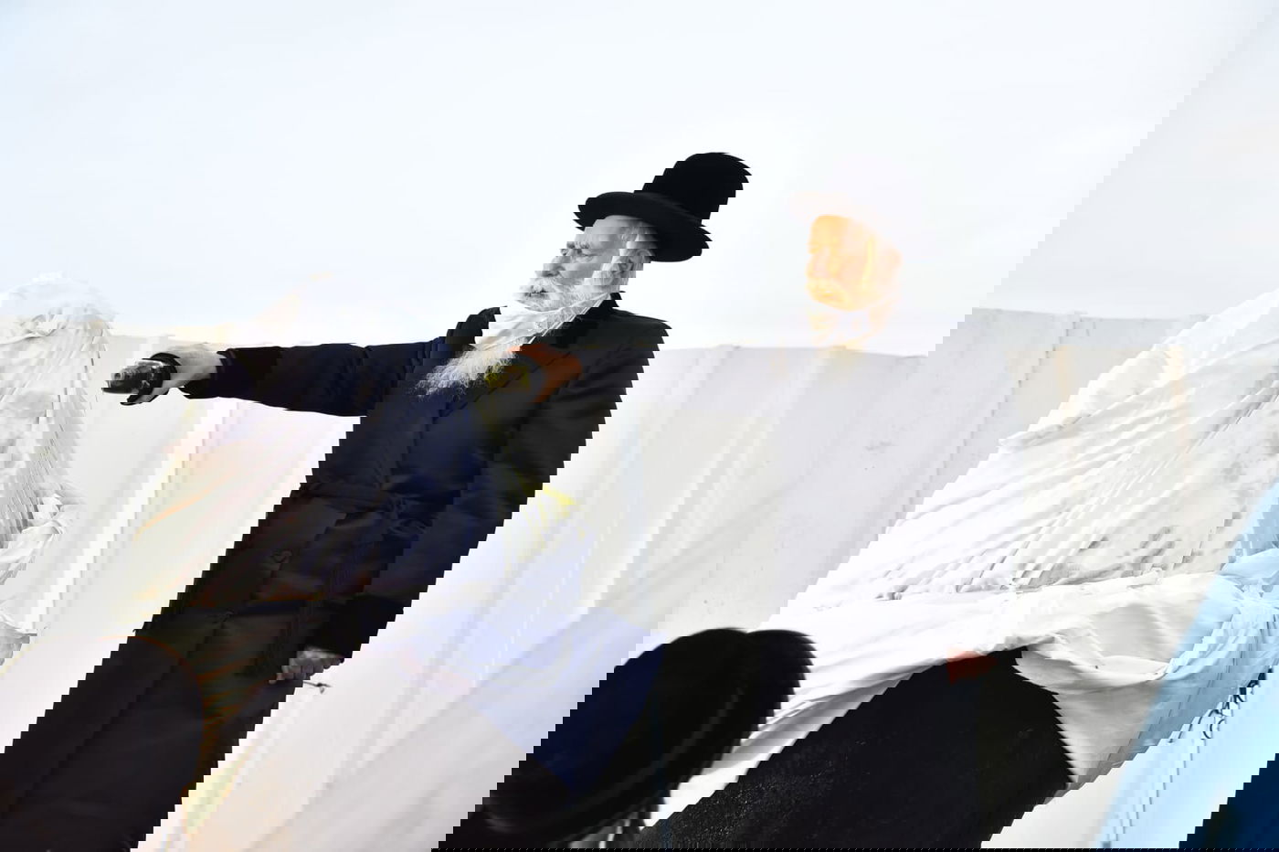 ההדלקה של האדמו"ר מבאיאן במירון • צפו