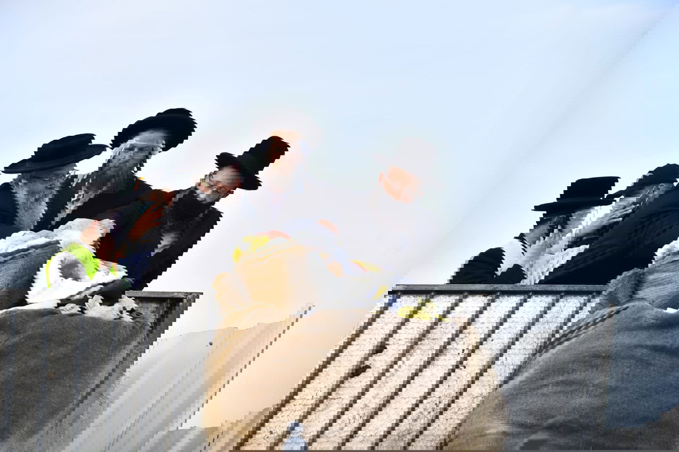 ההדלקה של האדמו"ר מבאיאן במירון • צפו