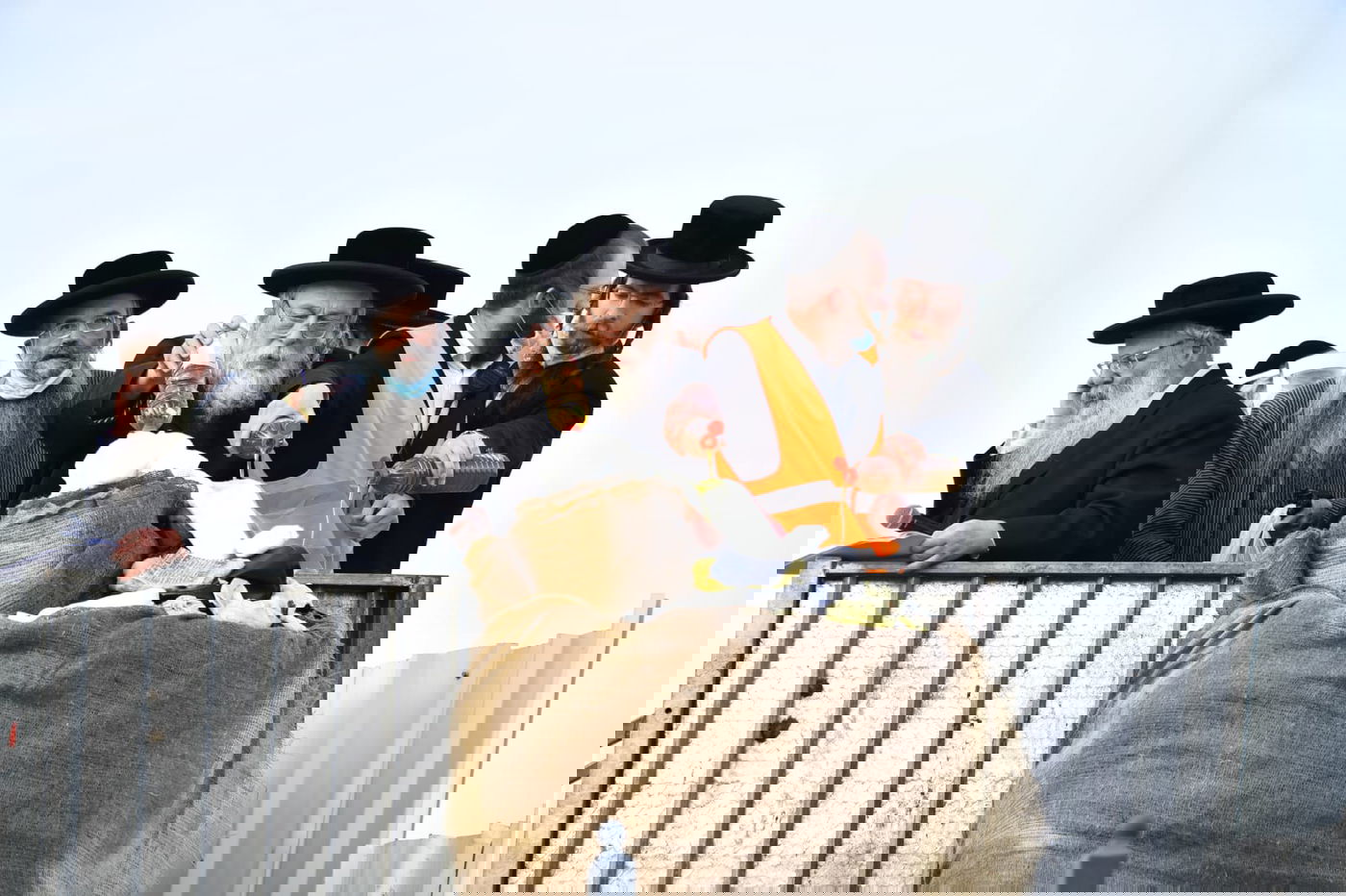 ההדלקה של האדמו"ר מבאיאן במירון • צפו