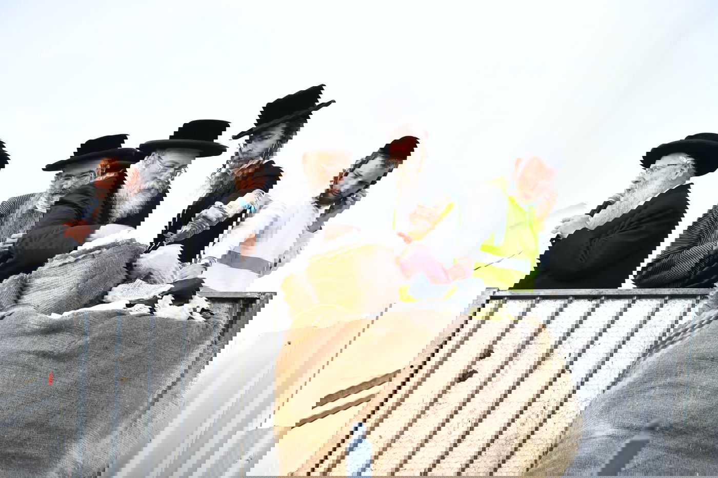 ההדלקה של האדמו"ר מבאיאן במירון • צפו