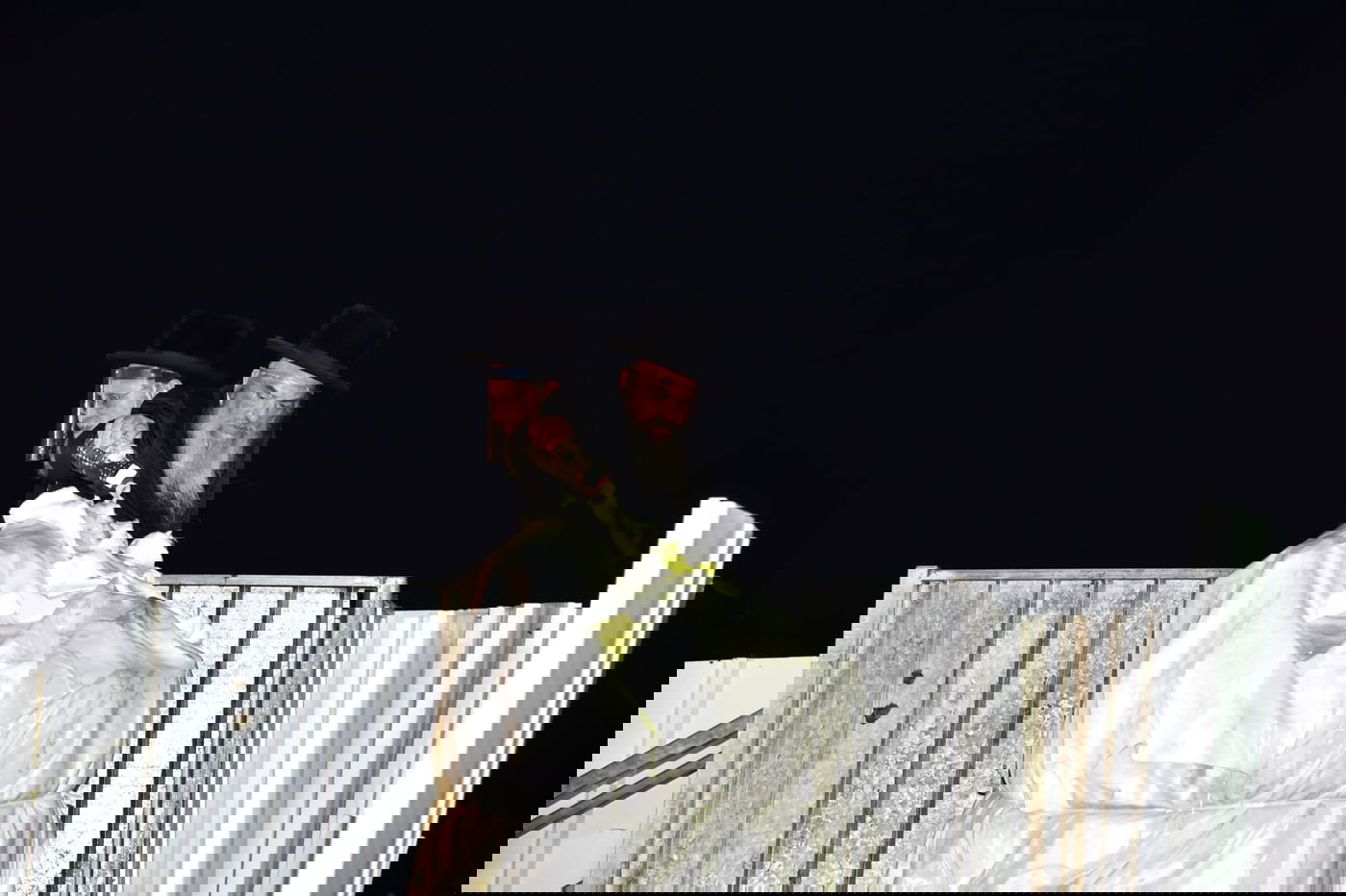 ההדלקה של האדמו"ר מבאיאן במירון • צפו