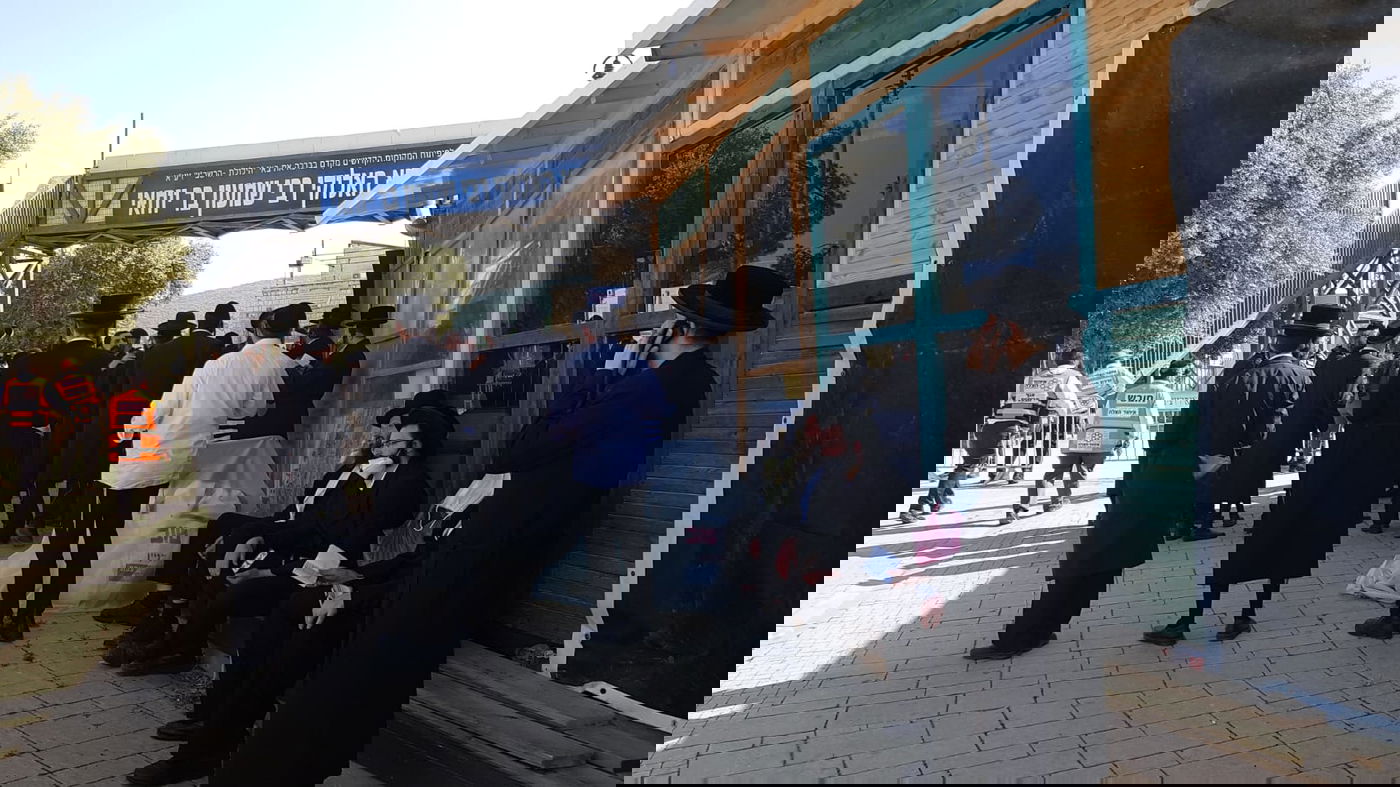 סוער במירון: האדמו"ר מתולדות אברהם יצחק נחסם במעלה ההר