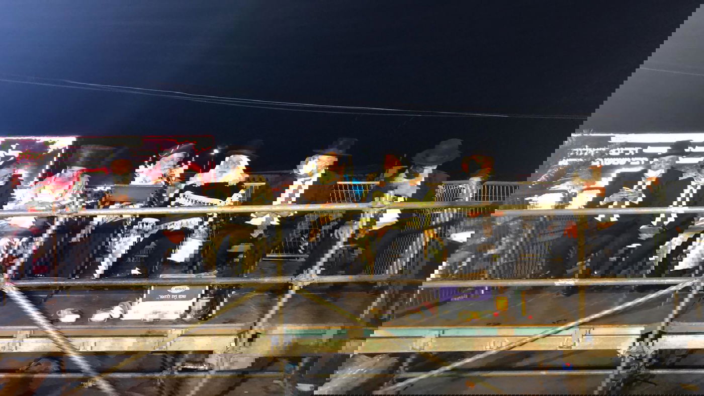 הזמר קובי פרץ עלה למירון להשתתף בהדלקה