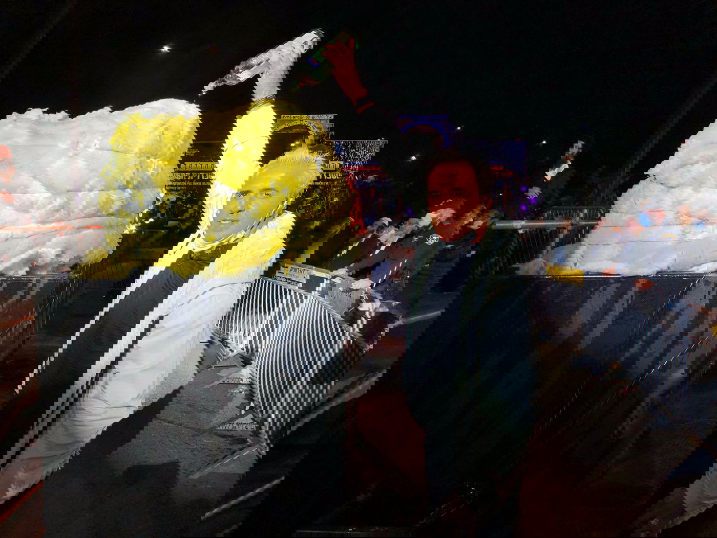 הזמר קובי פרץ עלה למירון להשתתף בהדלקה