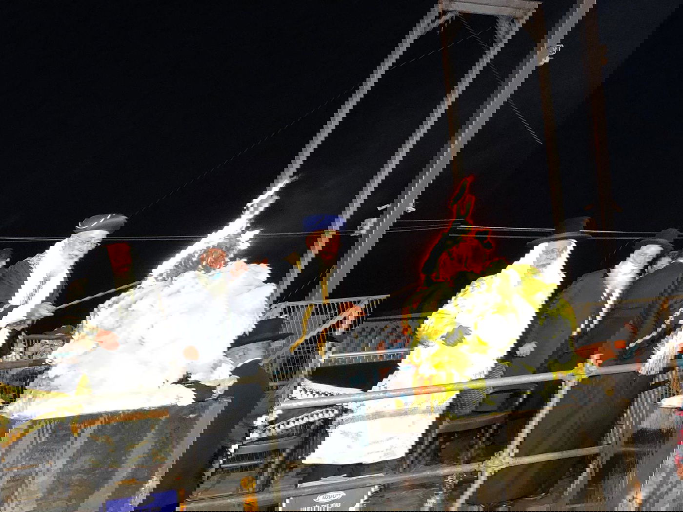 הזמר קובי פרץ עלה למירון להשתתף בהדלקה