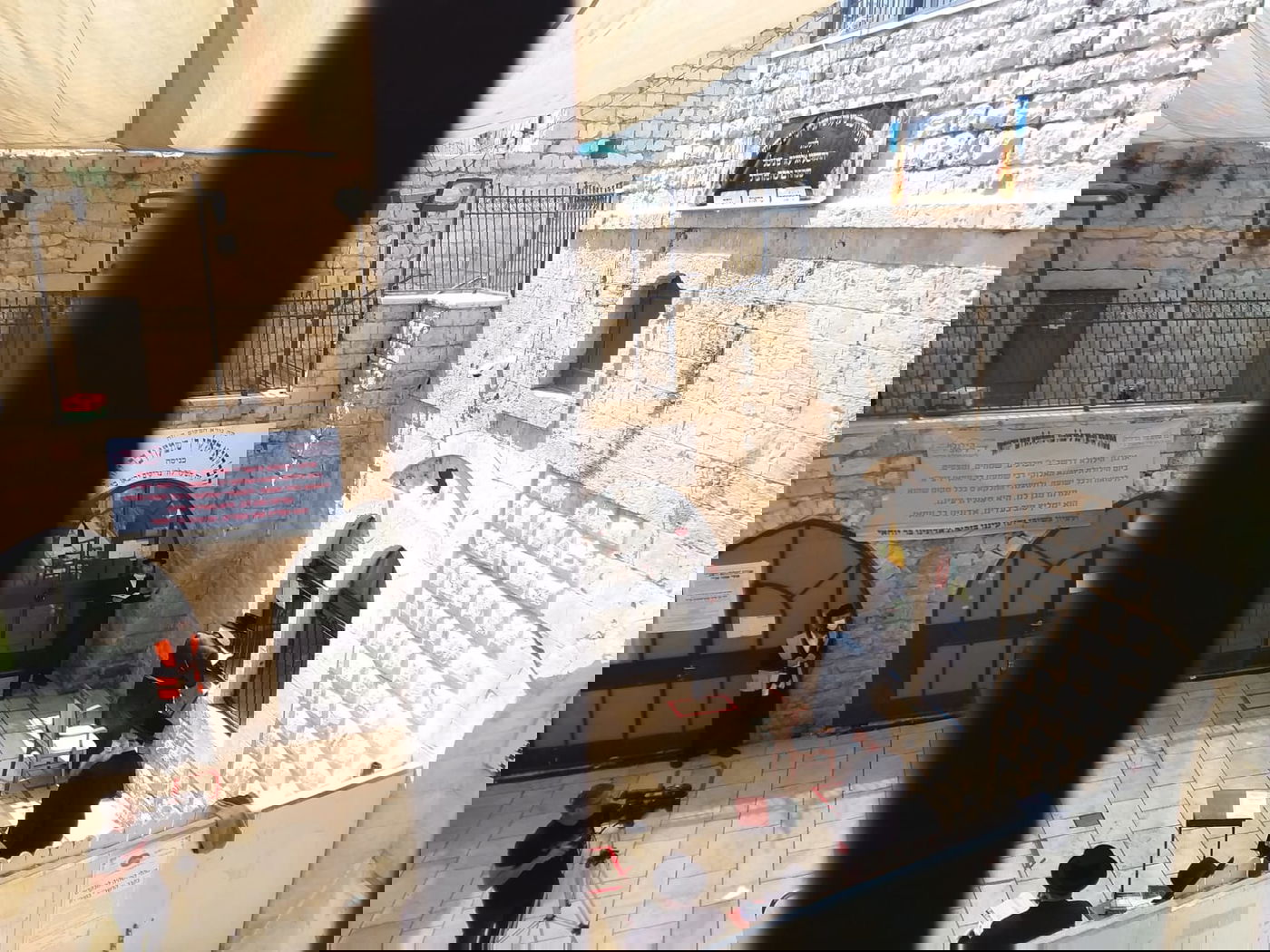 תיעוד: הרבי מויז'ניץ עלה למירון והתפלל בחצר הציון