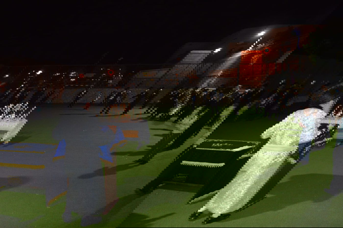 האדמו"ר מנדבורנה - ביתר במעמד ההדלקה וה'חלאקה'. צפו