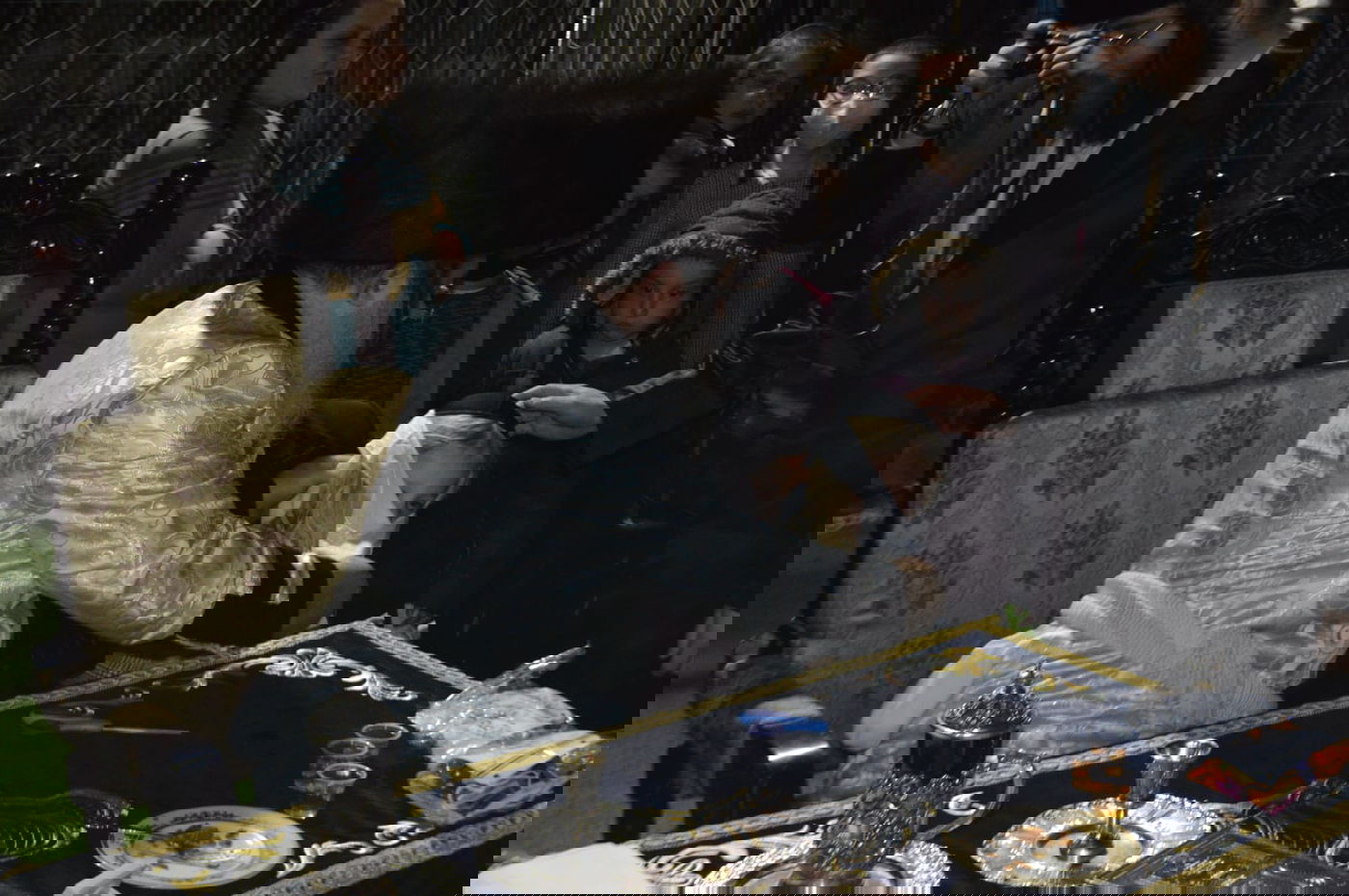 האדמו"ר מנדבורנה - ביתר במעמד ההדלקה וה'חלאקה'. צפו