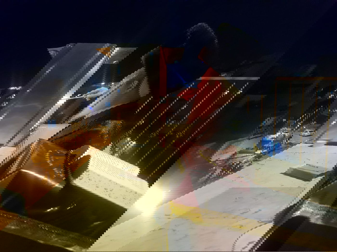 צפו: הרבי מפרמישלאן ערך הדלקה וחלאקה