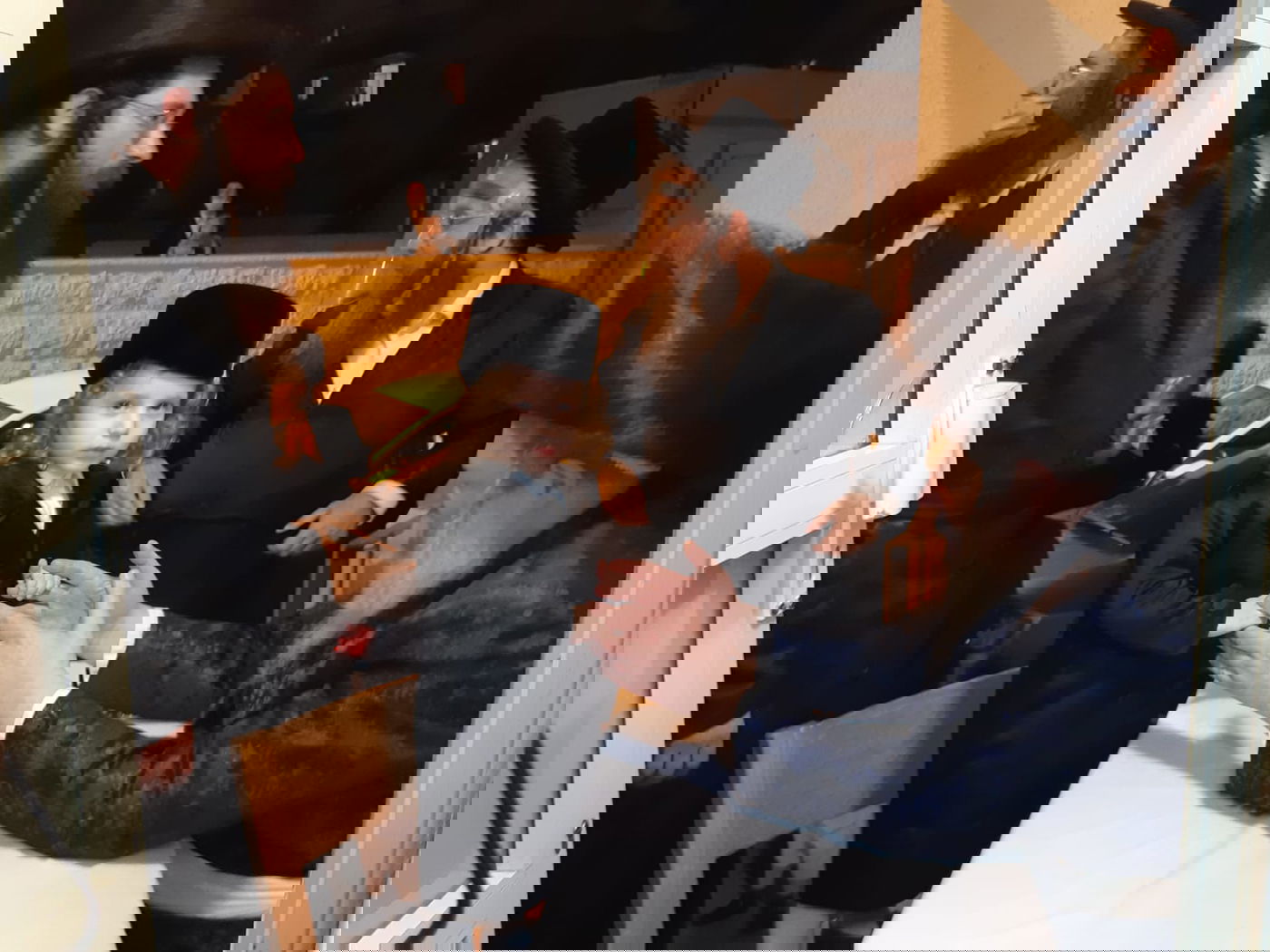 צפו: הרבי מפרמישלאן ערך הדלקה וחלאקה