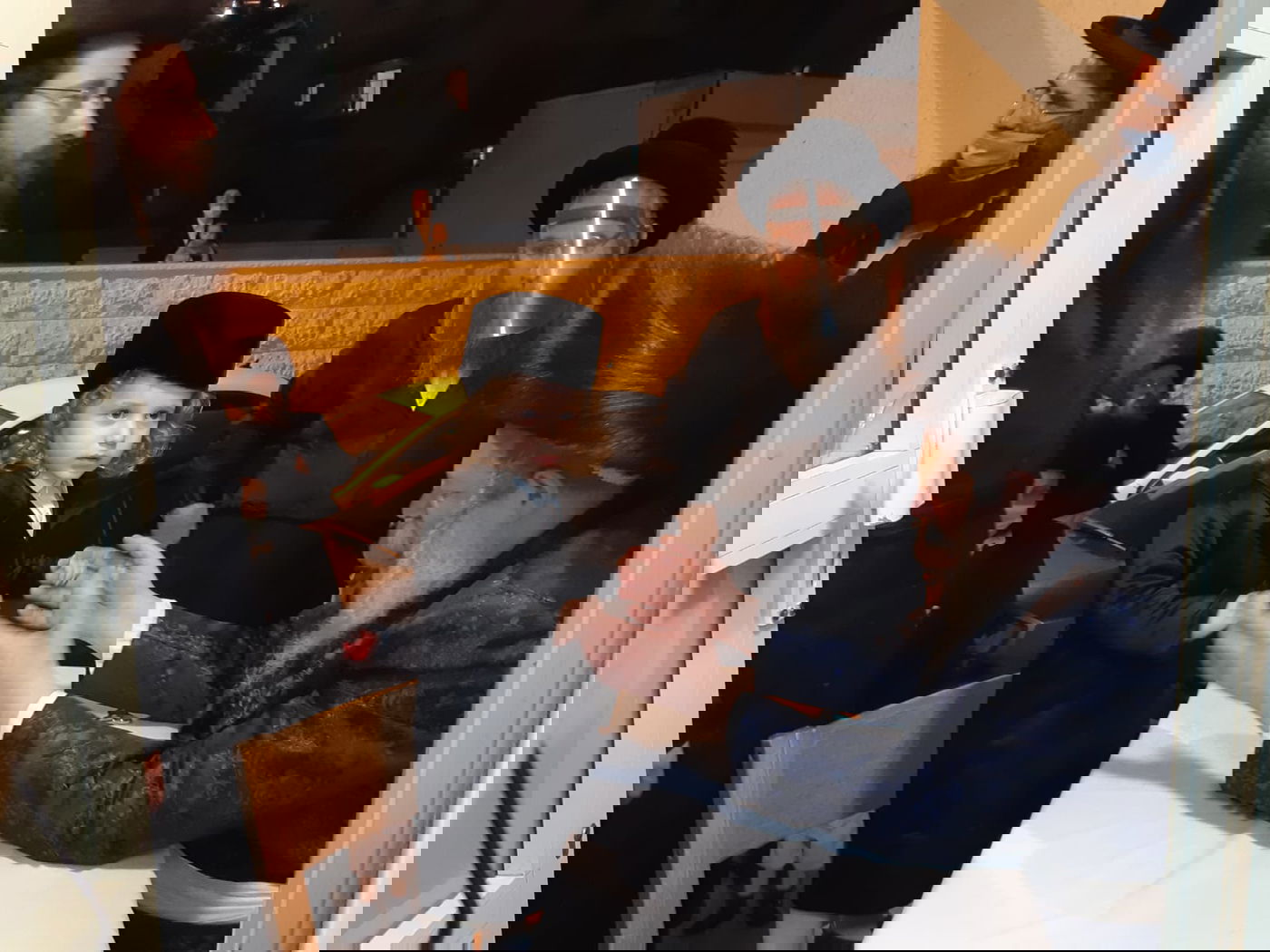 צפו: הרבי מפרמישלאן ערך הדלקה וחלאקה