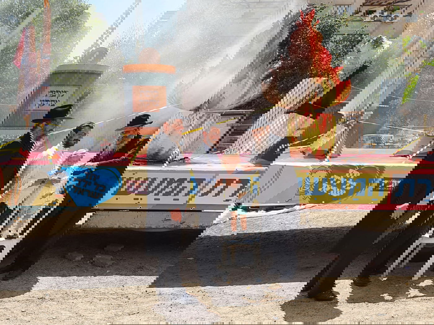 מאות אלפים נחשפו לתהלוכות המתגלגלות של חב"ד. צפו