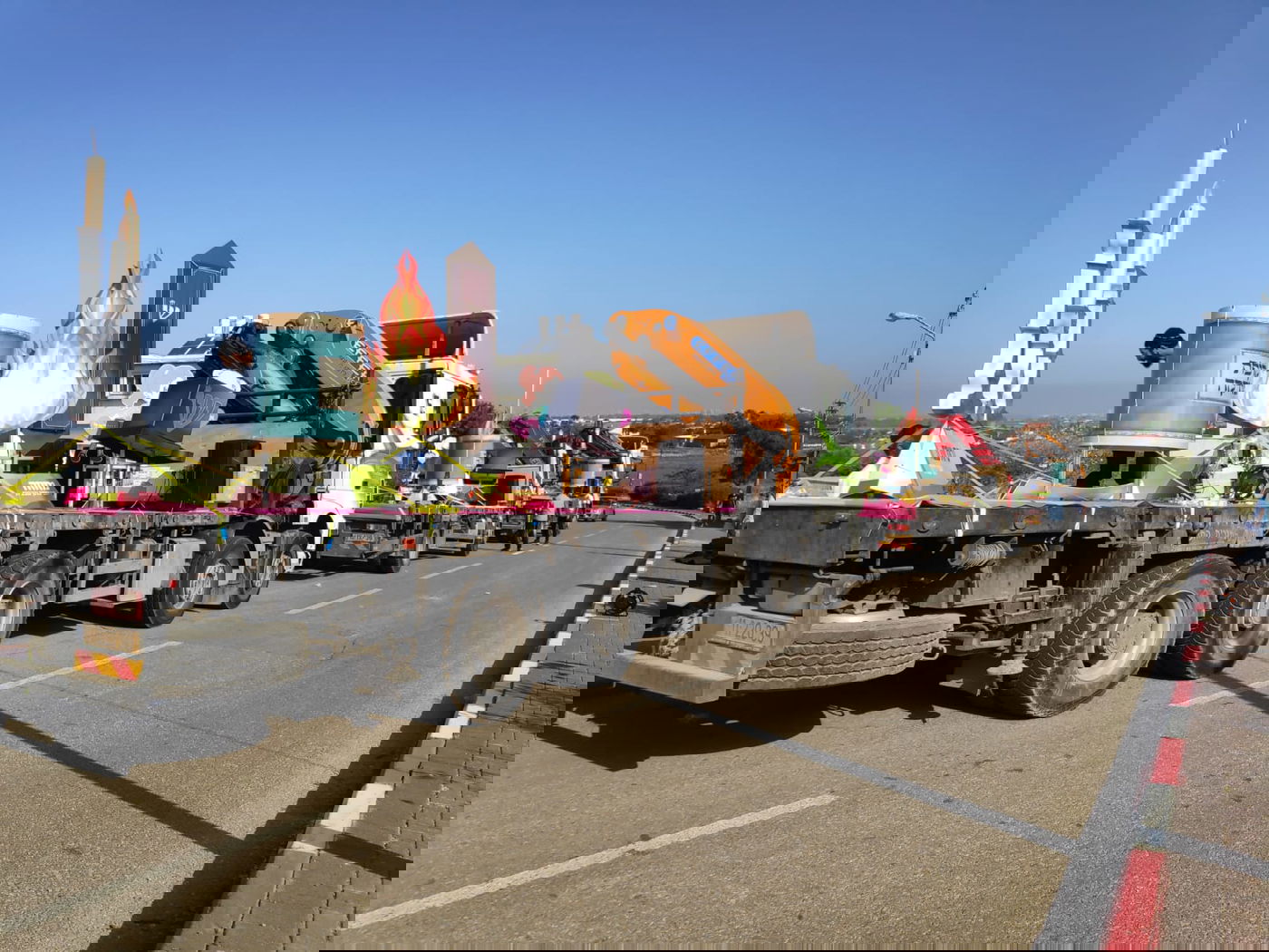 מאות אלפים נחשפו לתהלוכות המתגלגלות של חב"ד. צפו