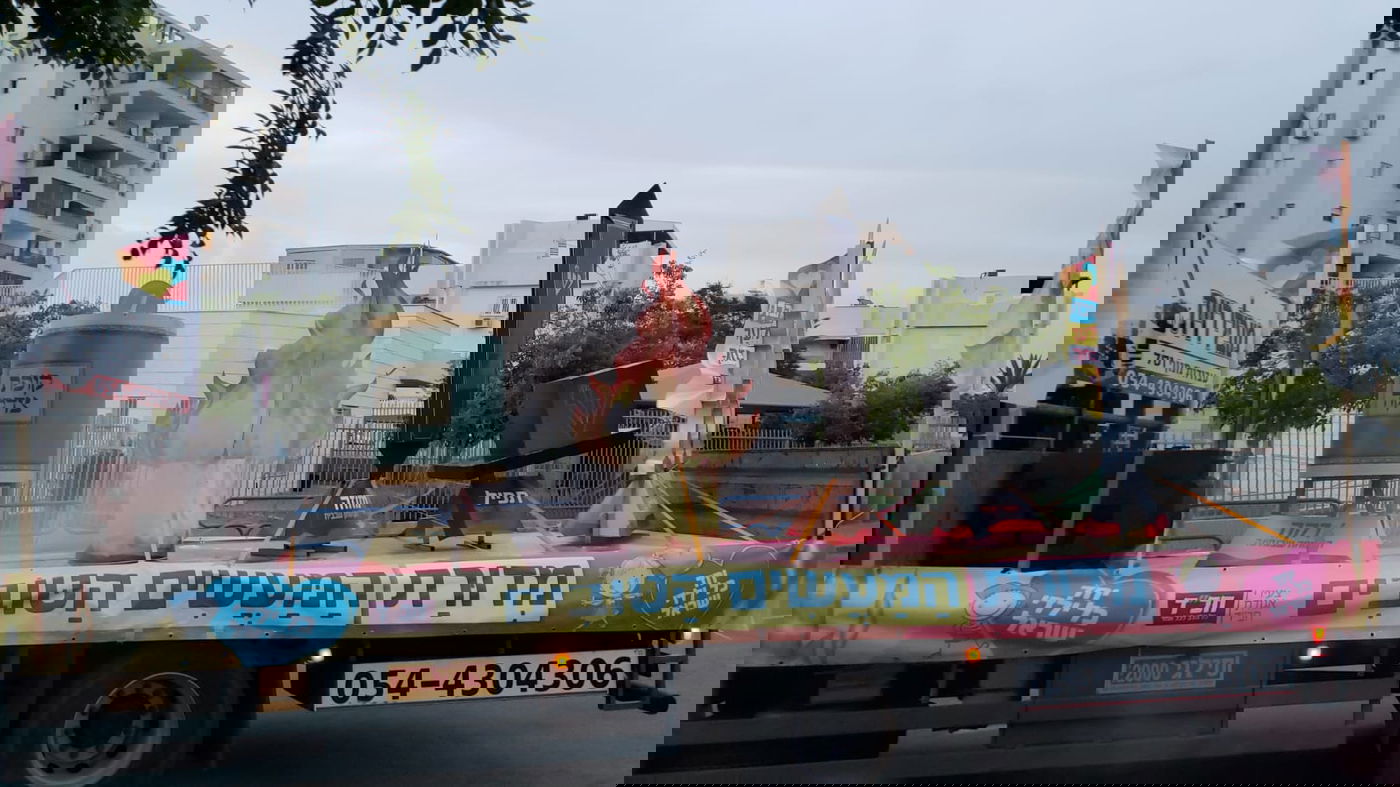 מאות אלפים נחשפו לתהלוכות המתגלגלות של חב"ד. צפו