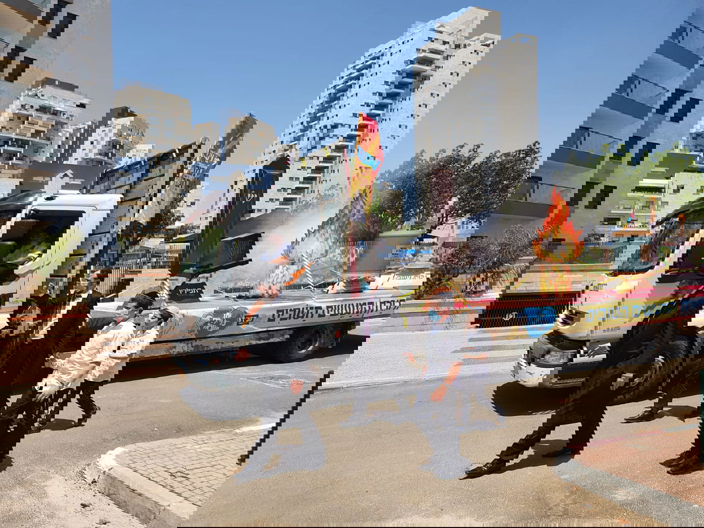 מאות אלפים נחשפו לתהלוכות המתגלגלות של חב"ד. צפו