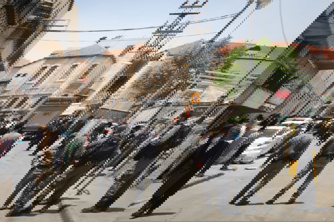 תושבי מאה שערים ב'קבלת פנים' למפקד החדש