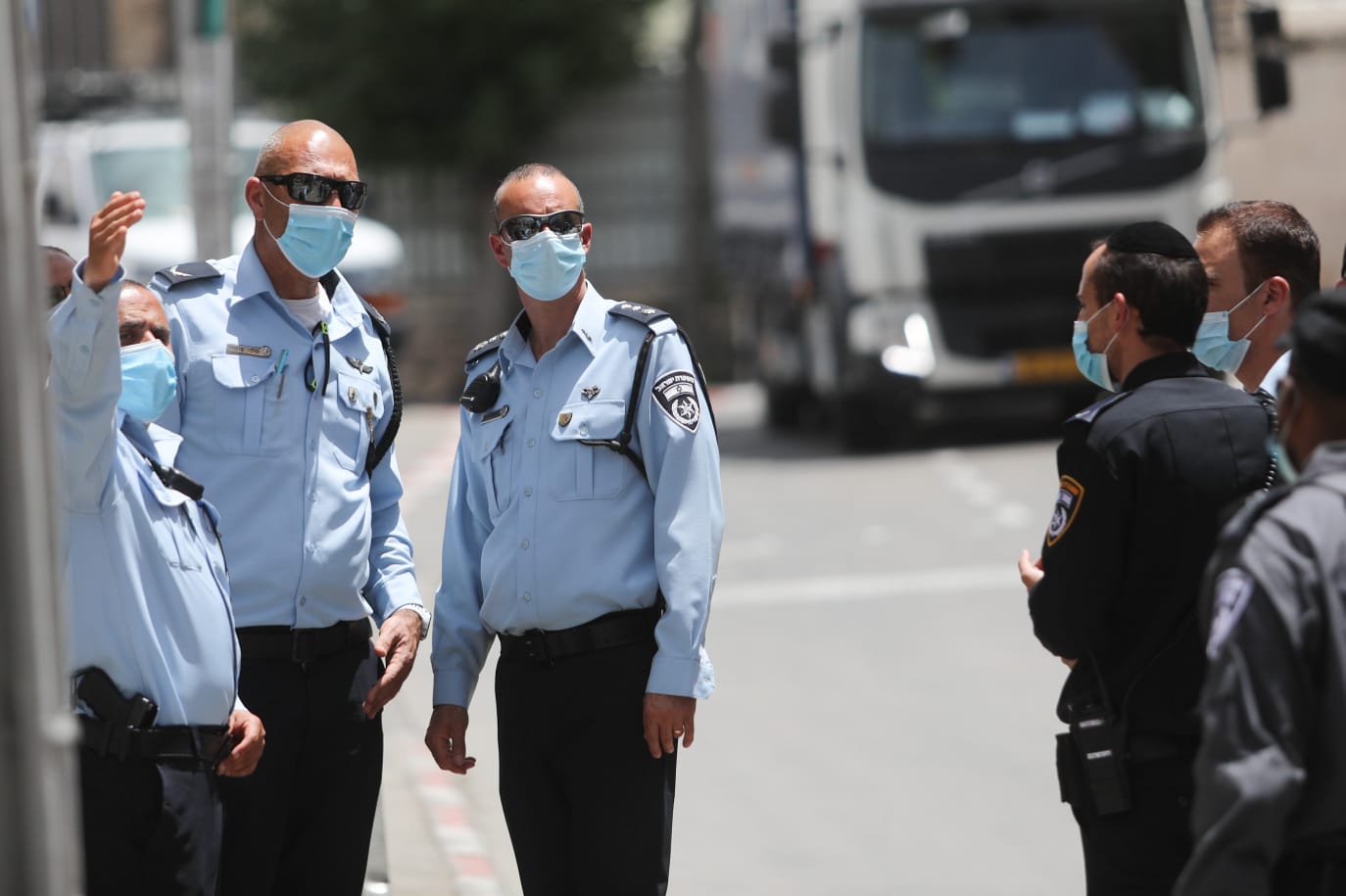 תושבי מאה שערים ב'קבלת פנים' למפקד החדש