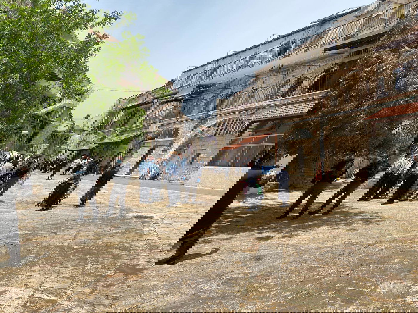 תושבי מאה שערים ב'קבלת פנים' למפקד החדש